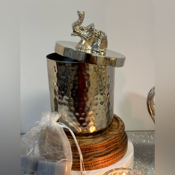 WILD SAFARI HUNT, SCENT UNLEASHED LLC LUXURY HAND POURED SCENTED CANDLES. - Picture 6 of 8